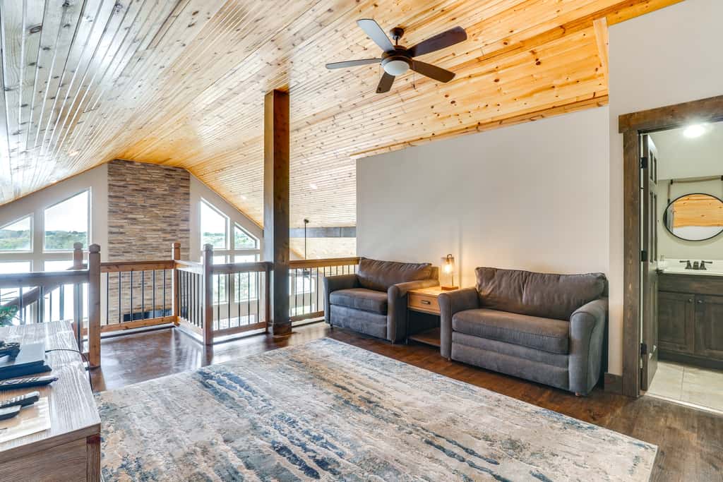 Lavish Retreat w/ Decks, Steps to Table Rock Lake!