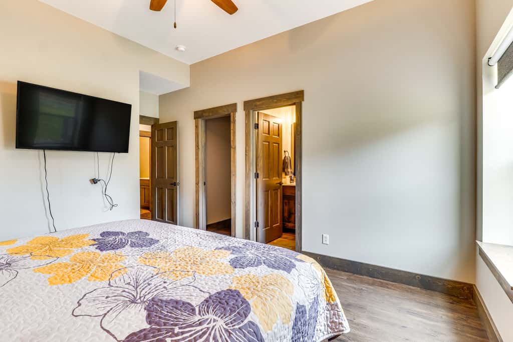 Lavish Retreat w/ Decks, Steps to Table Rock Lake!