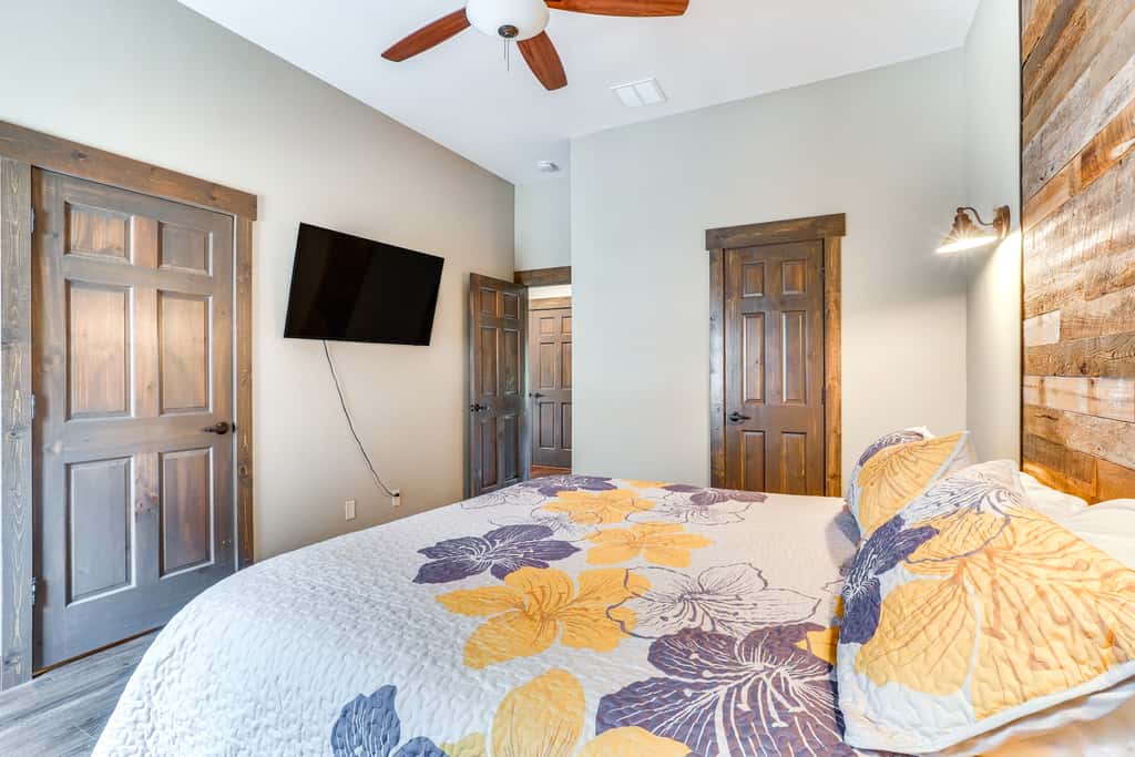 Lavish Retreat w/ Decks, Steps to Table Rock Lake!