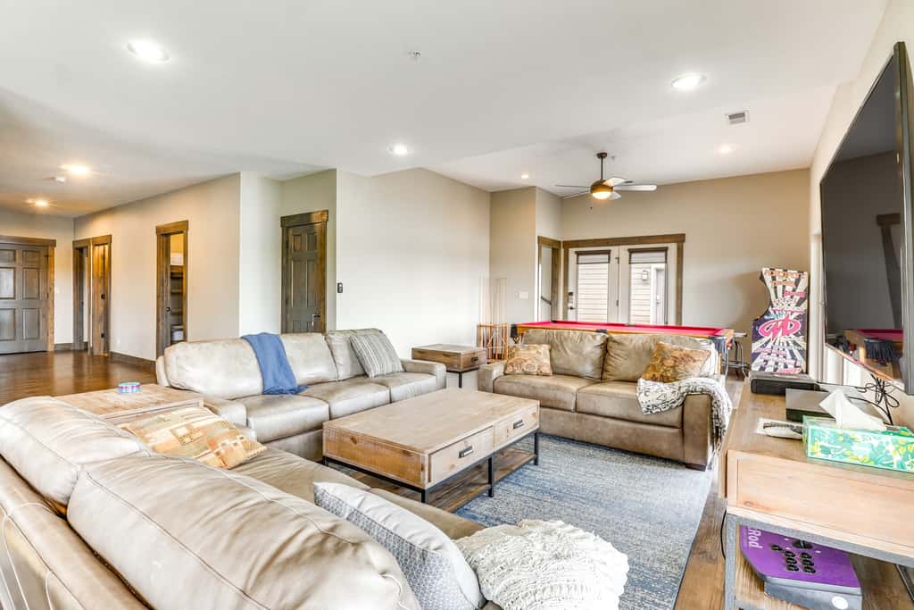 Lavish Retreat w/ Decks, Steps to Table Rock Lake!