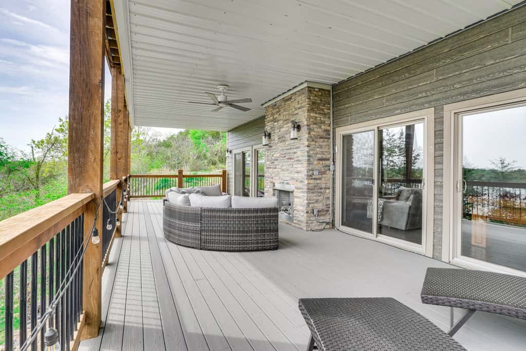 Lavish Retreat w/ Decks, Steps to Table Rock Lake!