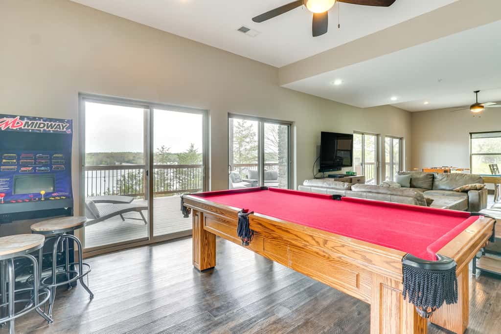 Lavish Retreat w/ Decks, Steps to Table Rock Lake!