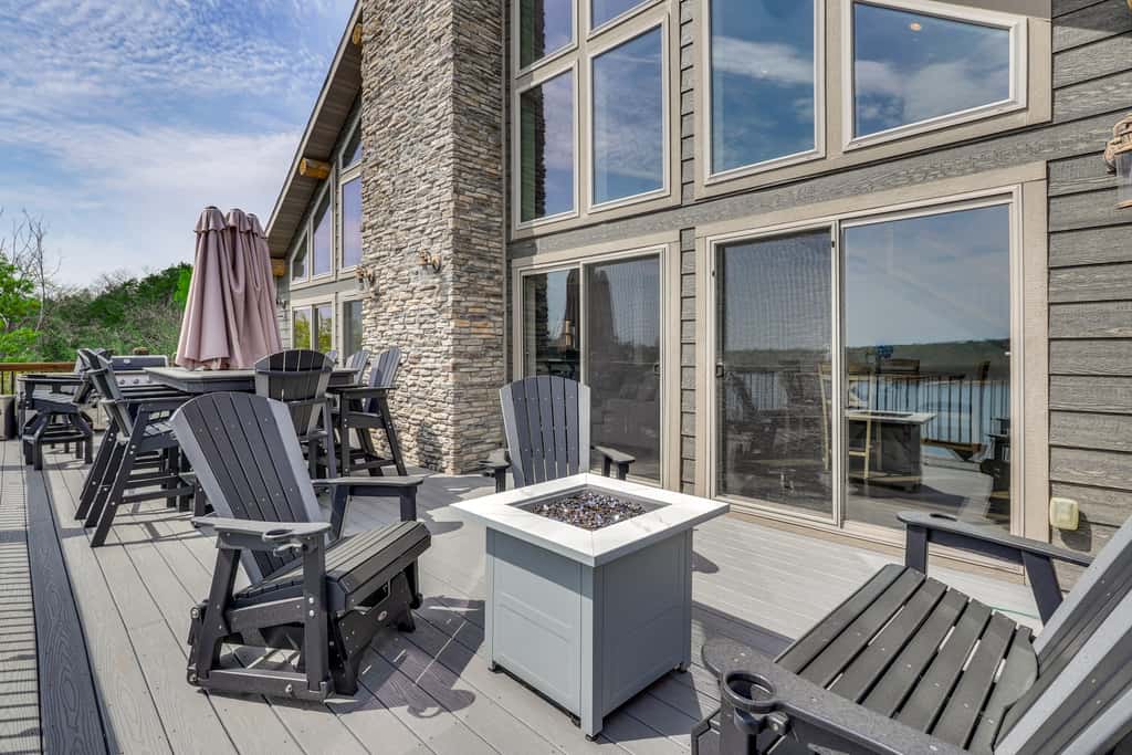 Lavish Retreat w/ Decks, Steps to Table Rock Lake!