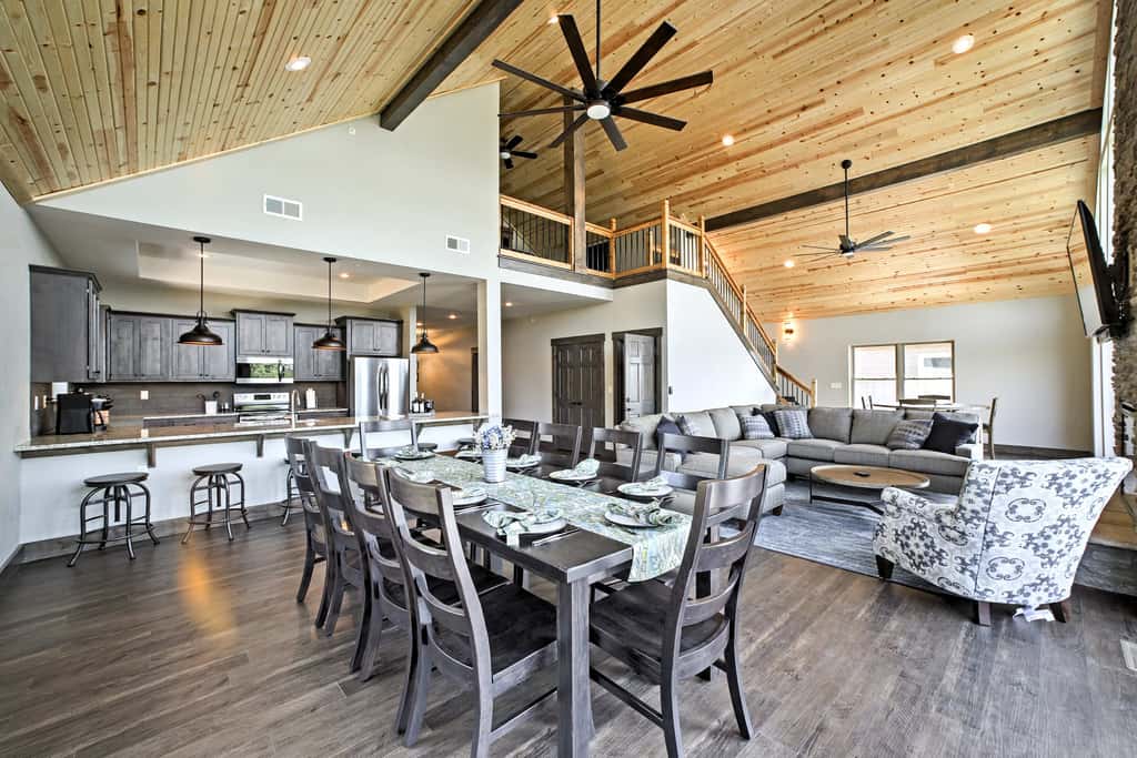 Lavish Retreat w/ Decks, Steps to Table Rock Lake!