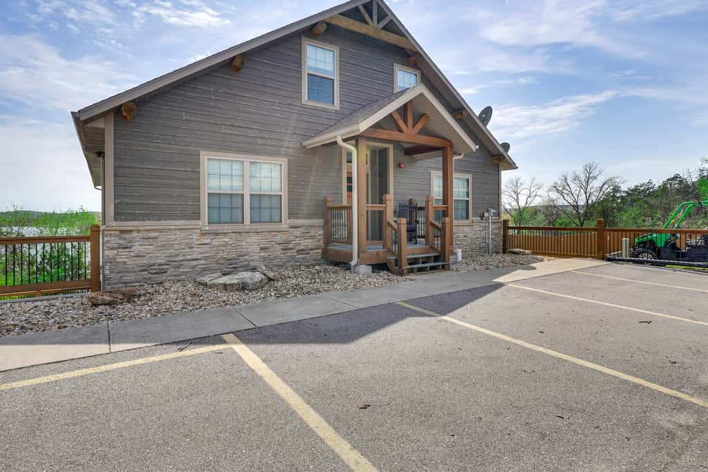 Lavish Retreat w/ Decks, Steps to Table Rock Lake!