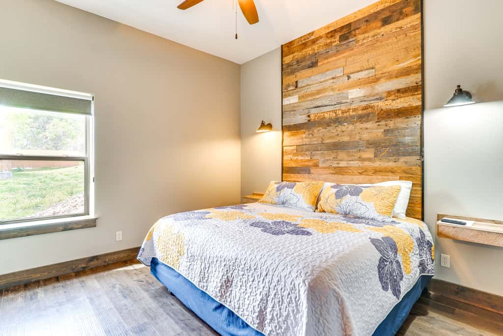 Lavish Retreat w/ Decks, Steps to Table Rock Lake!