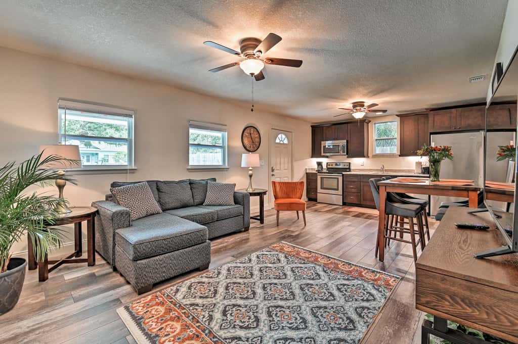 Walkable Winter Garden Bungalow: 3 Blocks to Dtwn
