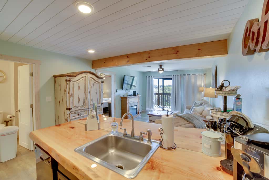 Unwind Fireside: Ozark Mtn Condo w/ Resort Perks!