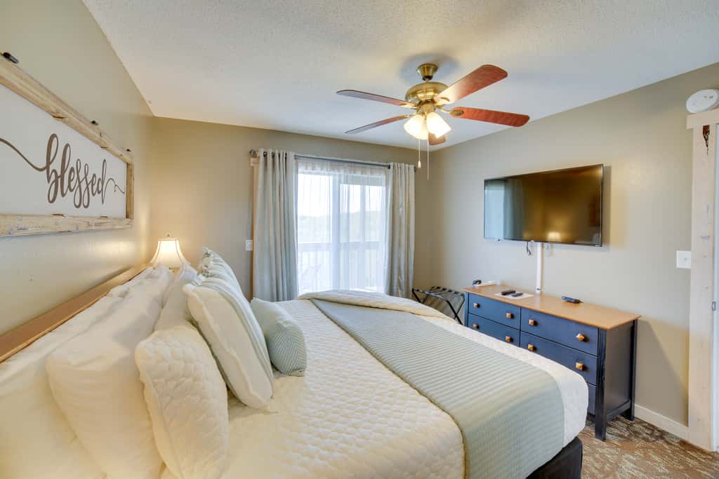 Unwind Fireside: Ozark Mtn Condo w/ Resort Perks!