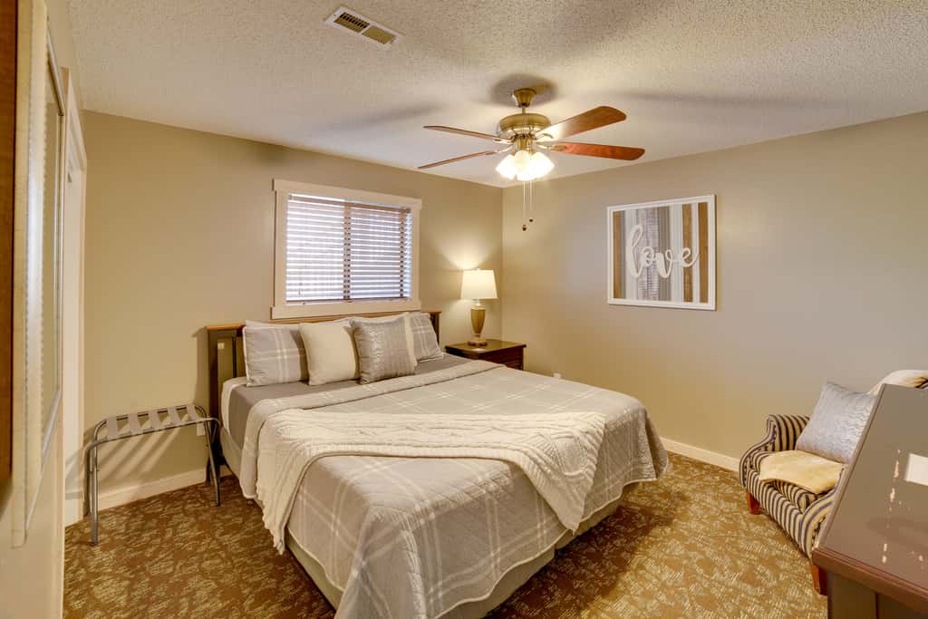Unwind Fireside: Ozark Mtn Condo w/ Resort Perks!