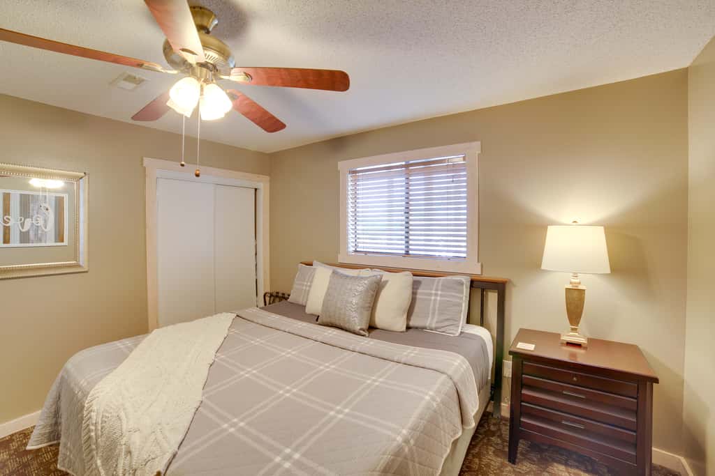 Unwind Fireside: Ozark Mtn Condo w/ Resort Perks!