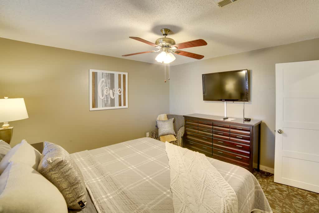 Unwind Fireside: Ozark Mtn Condo w/ Resort Perks!