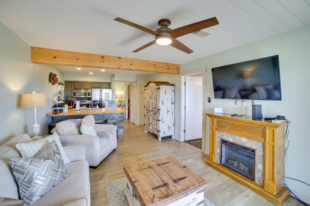 Unwind Fireside: Ozark Mtn Condo w/ Resort Perks!