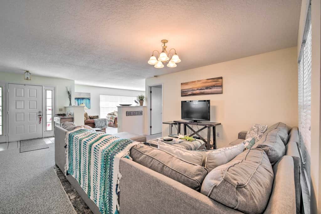 Waterfront Home w/ Dock, Kayaks, Pool + More!