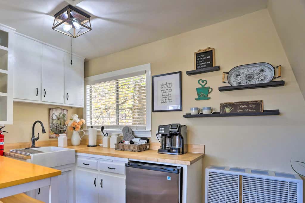 Lake Arrowhead Studio Near Hiking w/ Hot Tub