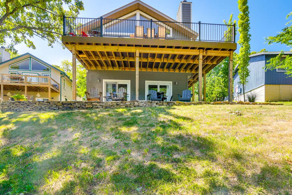 Reeds Spring Retreat w/ Lakeview Deck + Grill