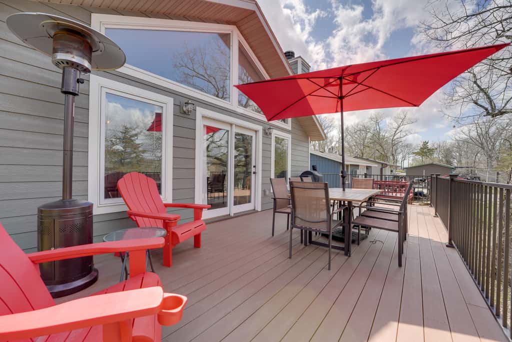 Reeds Spring Retreat w/ Lakeview Deck + Grill