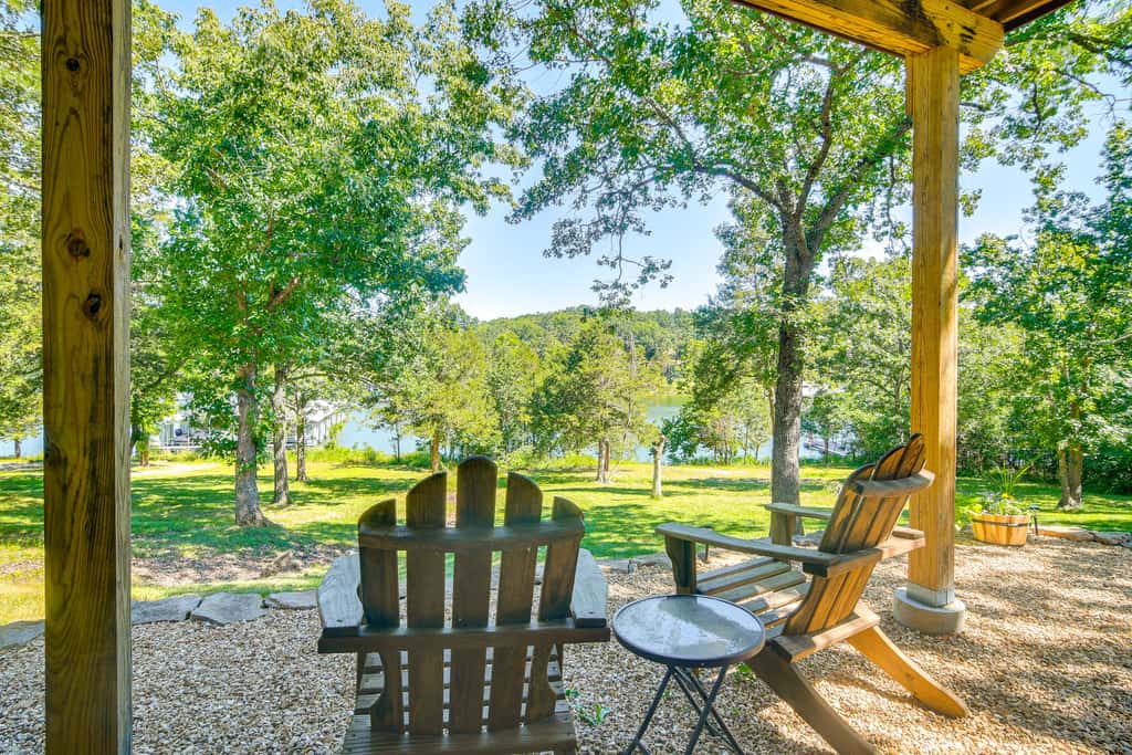 Reeds Spring Retreat w/ Lakeview Deck + Grill