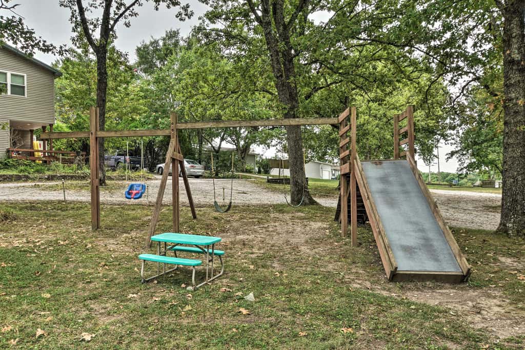 Reeds Spring Retreat w/ Lakeview Deck + Grill