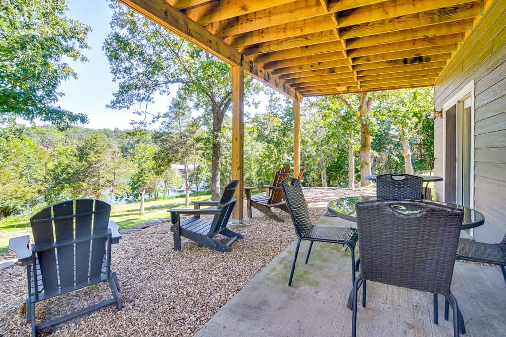 Reeds Spring Retreat w/ Lakeview Deck + Grill