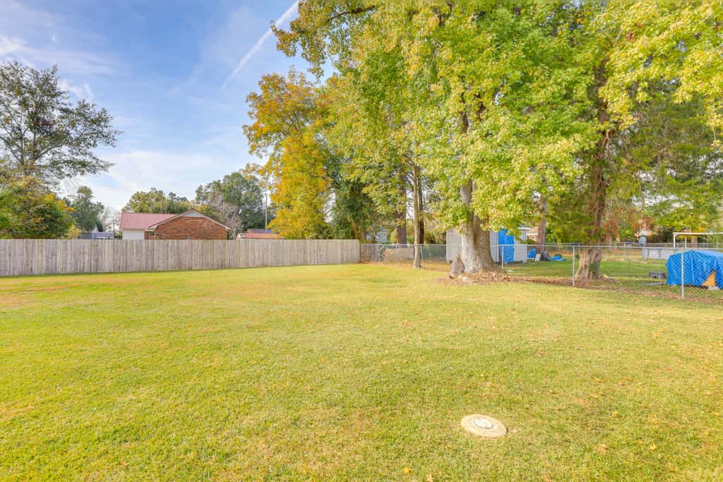 New Bern Abode w/ Yard ~ 2 Mi to Neuse River