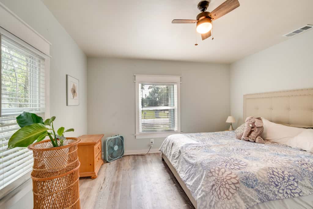 Walk to River & Shops: Downtown Dunnellon Escape