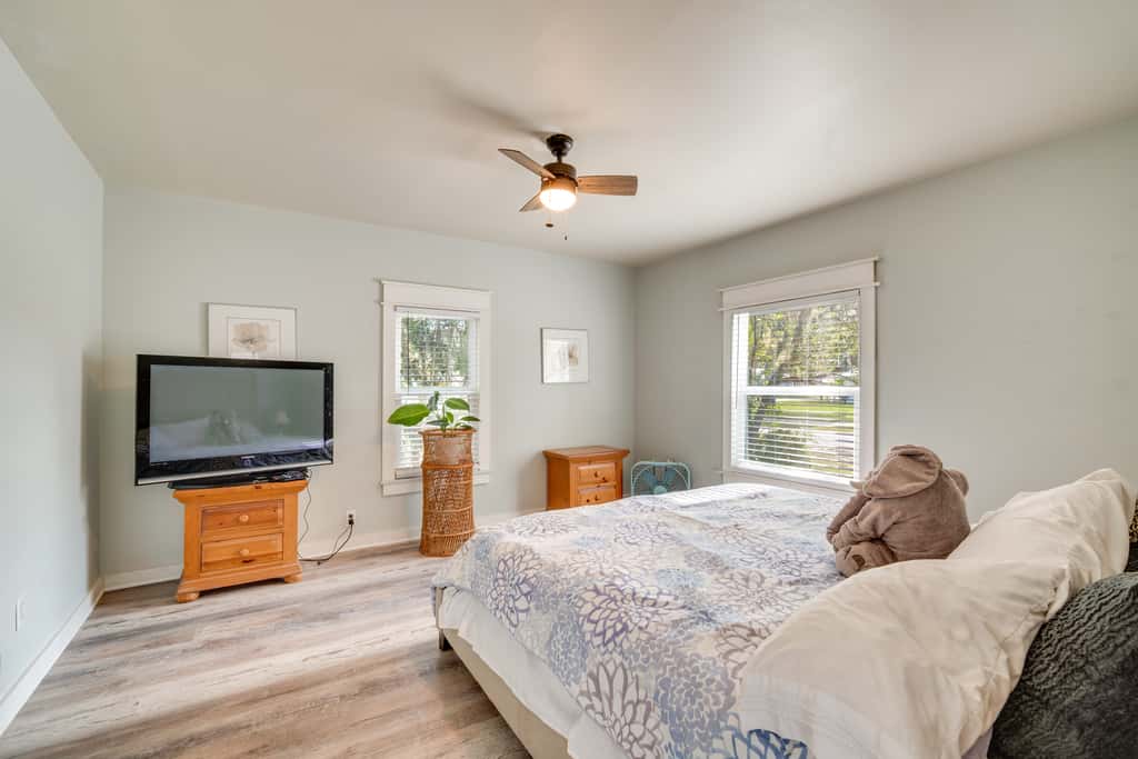 Walk to River & Shops: Downtown Dunnellon Escape