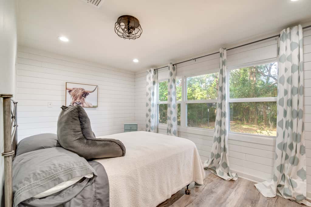 Walk to River & Shops: Downtown Dunnellon Escape