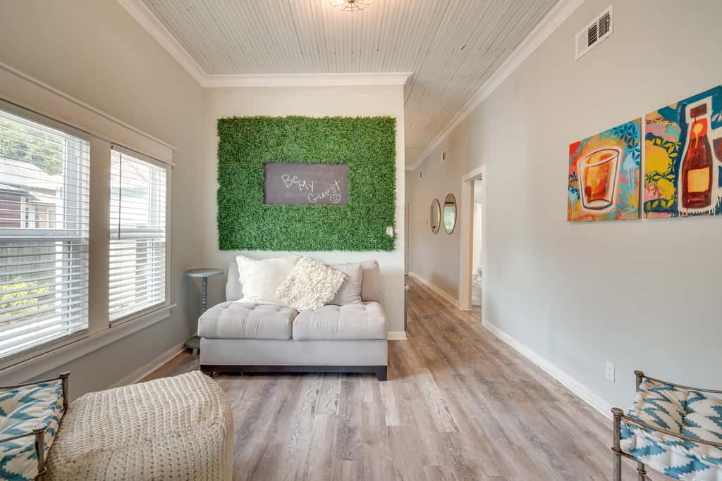 Walk to River & Shops: Downtown Dunnellon Escape