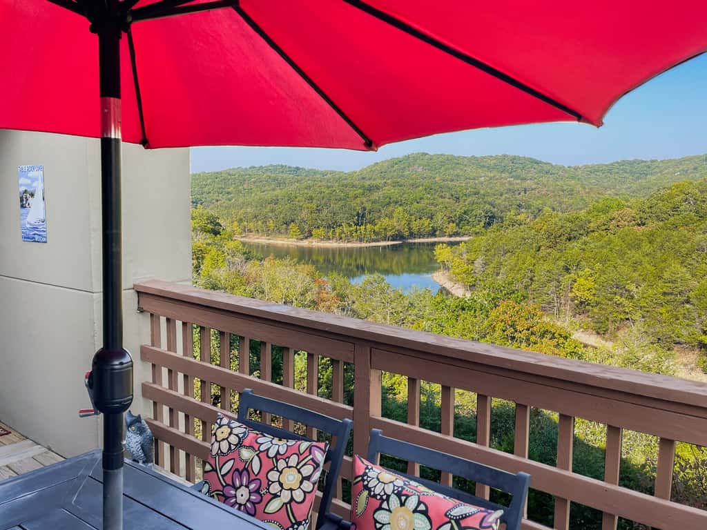 Near Silver Dollar City! Condo w/ Hot Tub & Lake
