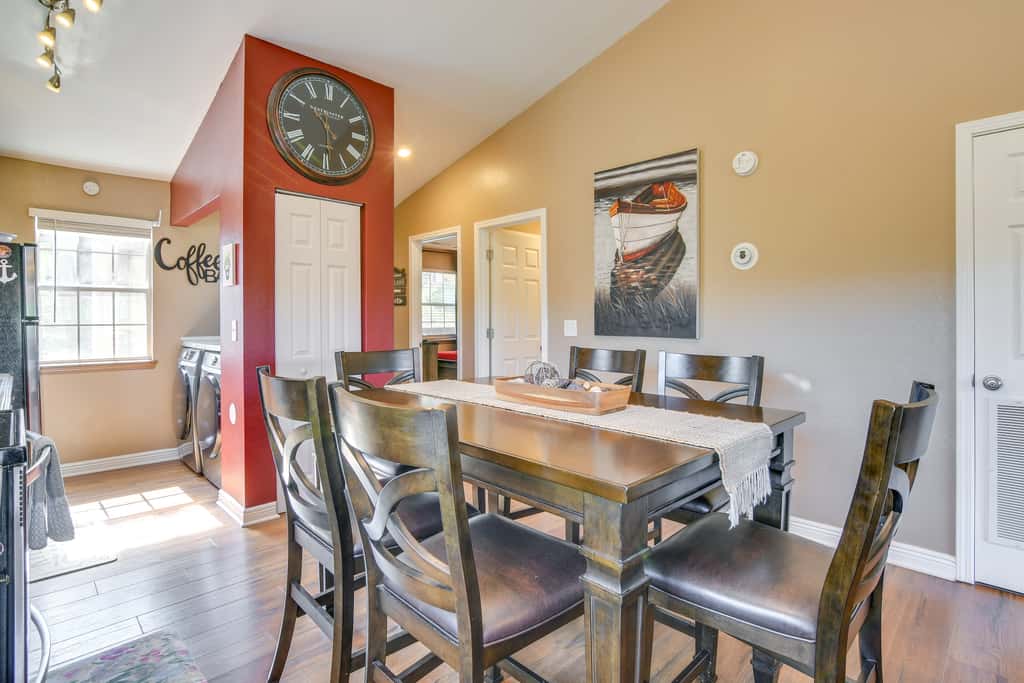 Near Silver Dollar City! Condo w/ Hot Tub & Lake