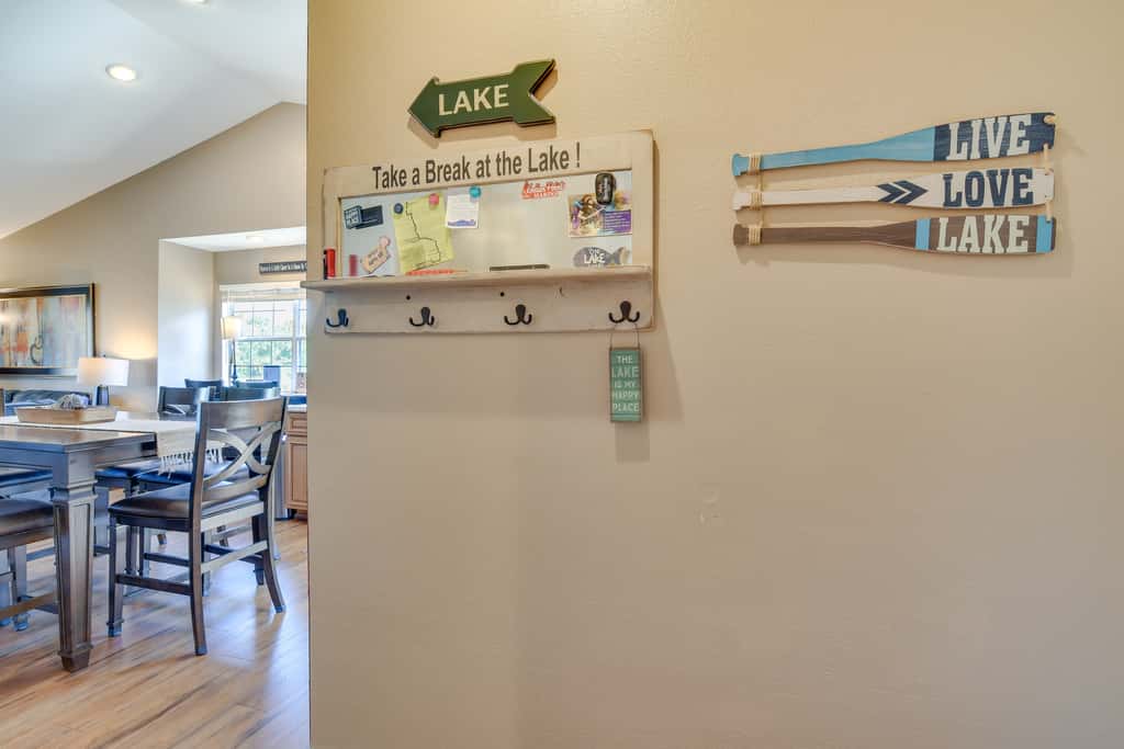 Near Silver Dollar City! Condo w/ Hot Tub & Lake