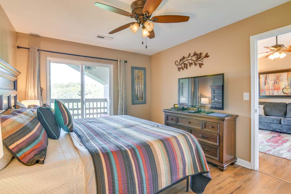 Near Silver Dollar City! Condo w/ Hot Tub & Lake