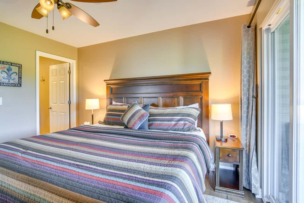 Near Silver Dollar City! Condo w/ Hot Tub & Lake