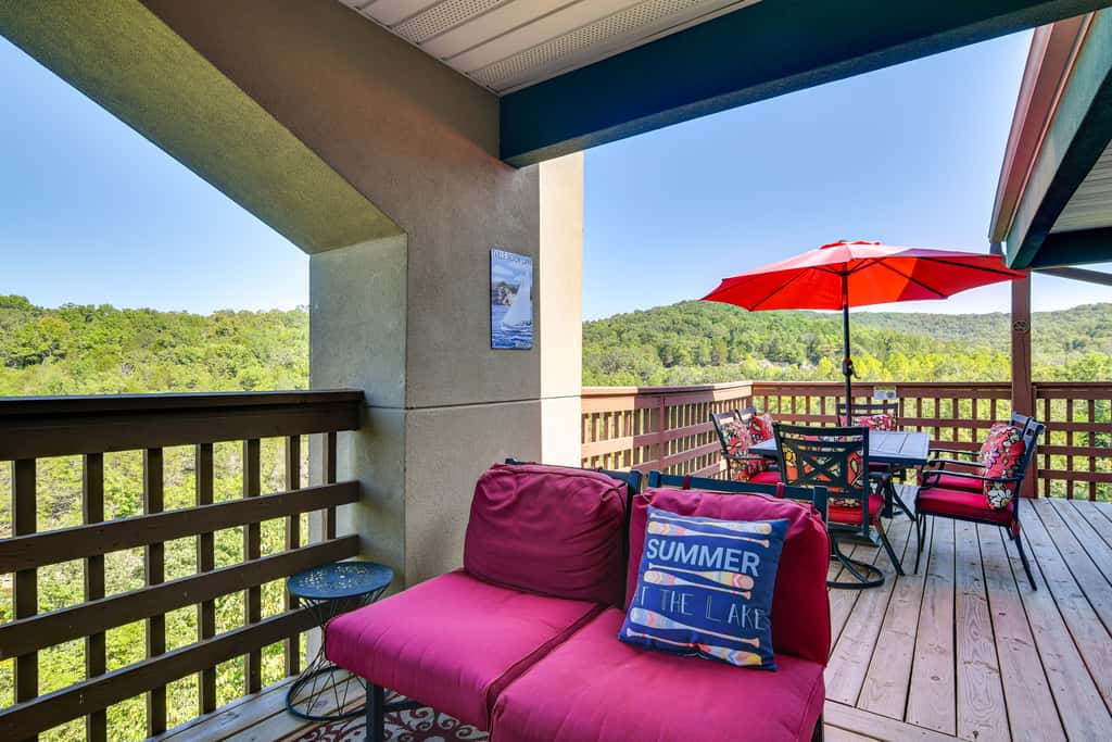 Near Silver Dollar City! Condo w/ Hot Tub & Lake