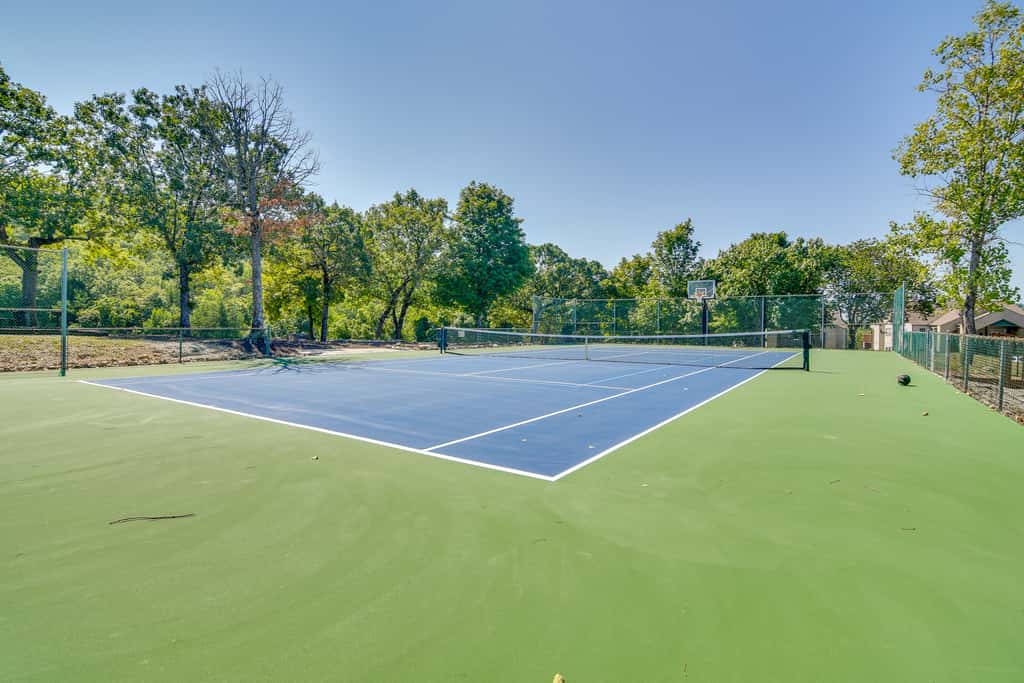 Near Silver Dollar City! Condo w/ Hot Tub & Lake