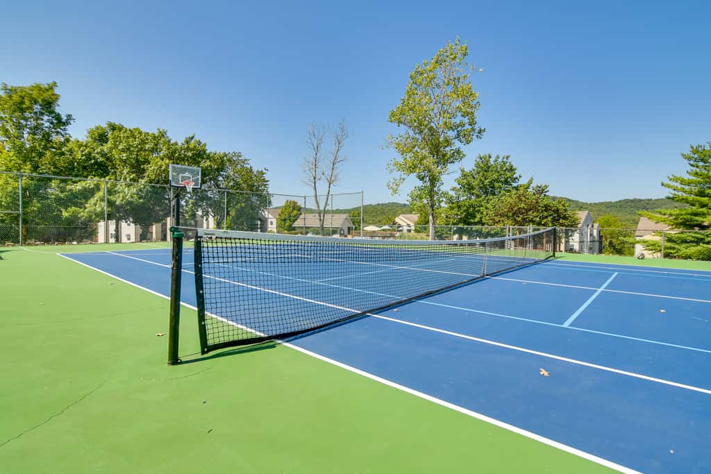 Near Silver Dollar City! Condo w/ Hot Tub & Lake