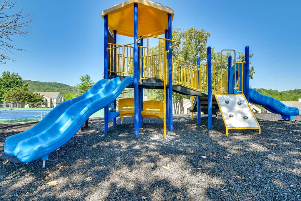 Near Silver Dollar City! Condo w/ Hot Tub & Lake