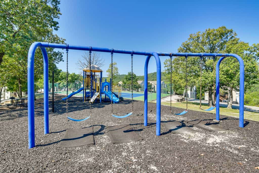 Near Silver Dollar City! Condo w/ Hot Tub & Lake
