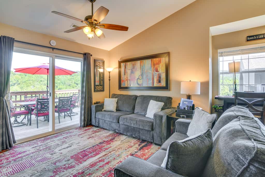Near Silver Dollar City! Condo w/ Hot Tub & Lake