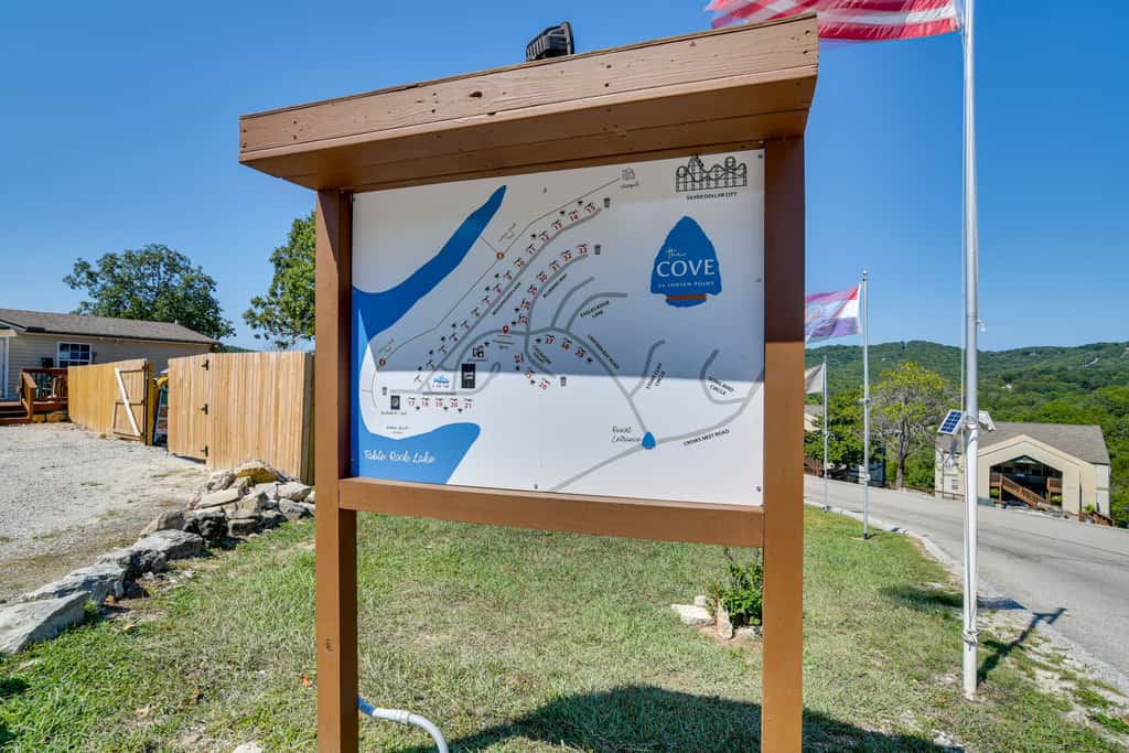 Near Silver Dollar City! Condo w/ Hot Tub & Lake