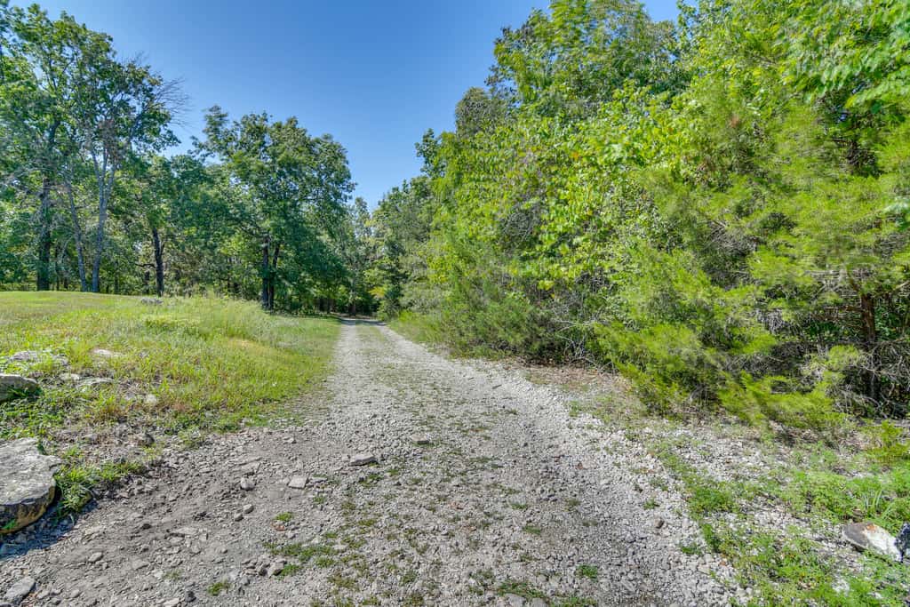 Near Silver Dollar City! Condo w/ Hot Tub & Lake