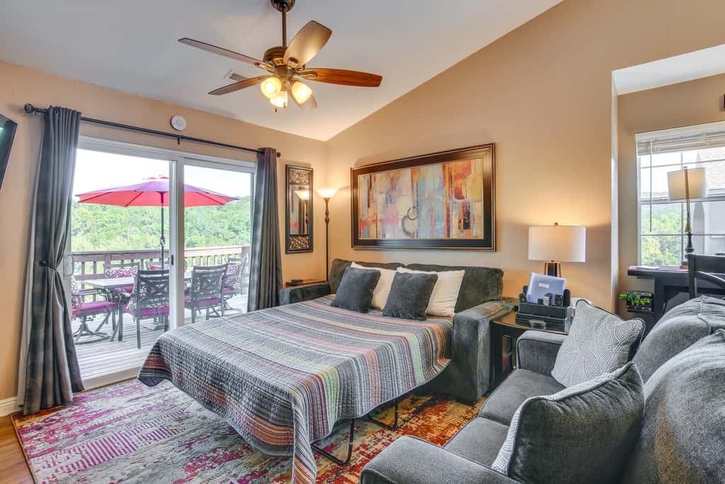Near Silver Dollar City! Condo w/ Hot Tub & Lake