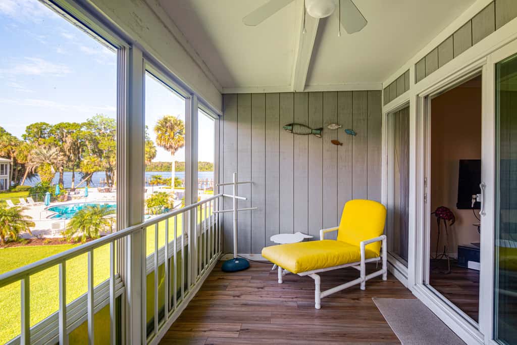 Quaint Welaka Getaway: Steps to St Johns River!