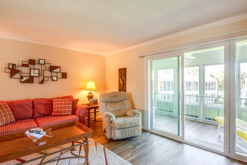 Quaint Welaka Getaway: Steps to St Johns River!