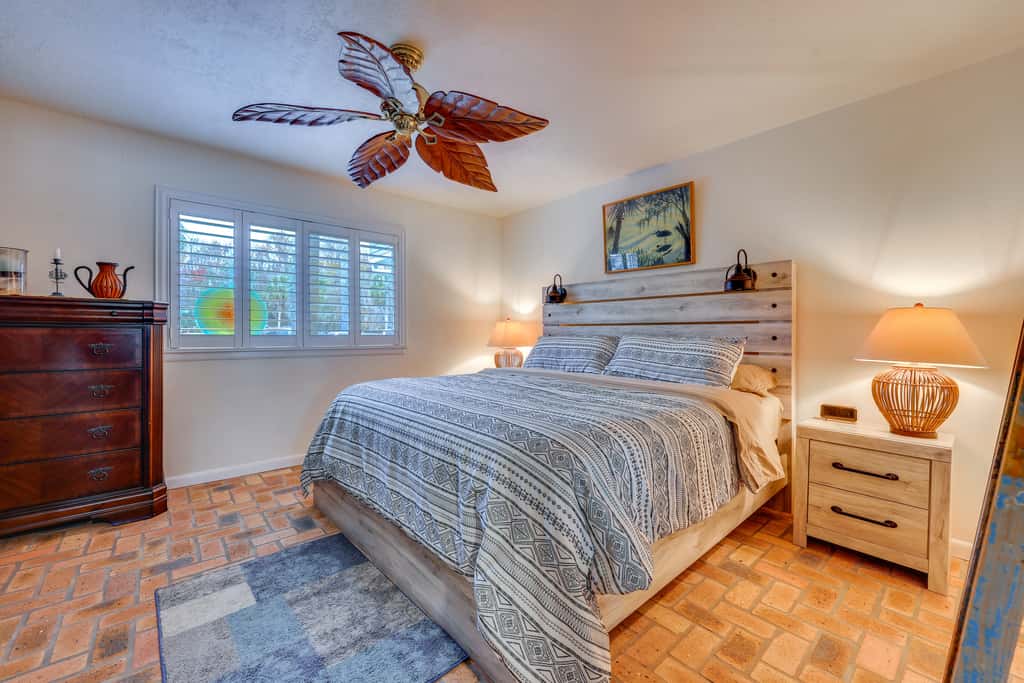 River-View Condo w/ Boat Slip in Welaka!