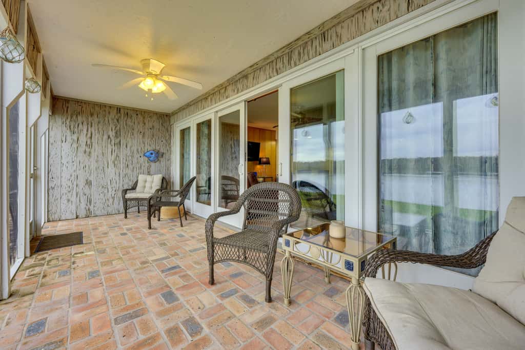 River-View Condo w/ Boat Slip in Welaka!