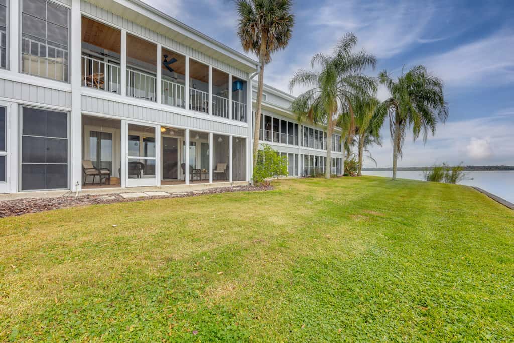 River-View Condo w/ Boat Slip in Welaka!