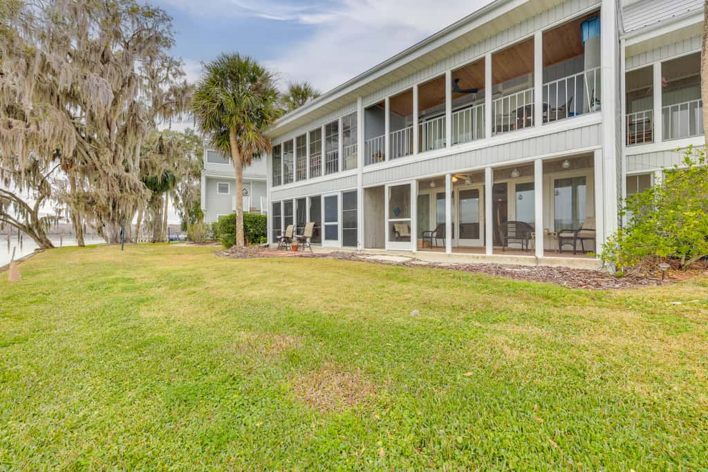 River-View Condo w/ Boat Slip in Welaka!