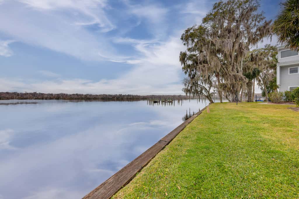 River-View Condo w/ Boat Slip in Welaka!